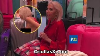 Laura Bozzo muestra sus senos en reality